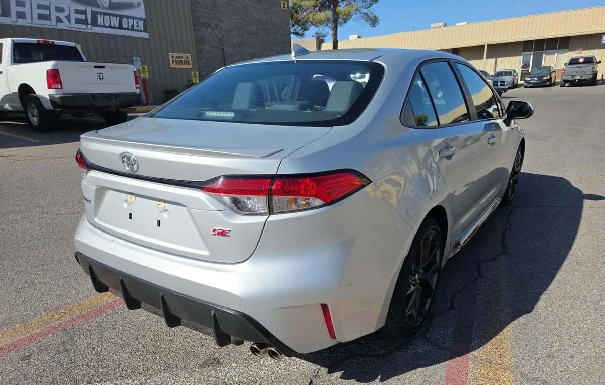 2025 TOYOTA COROLLA SE 4