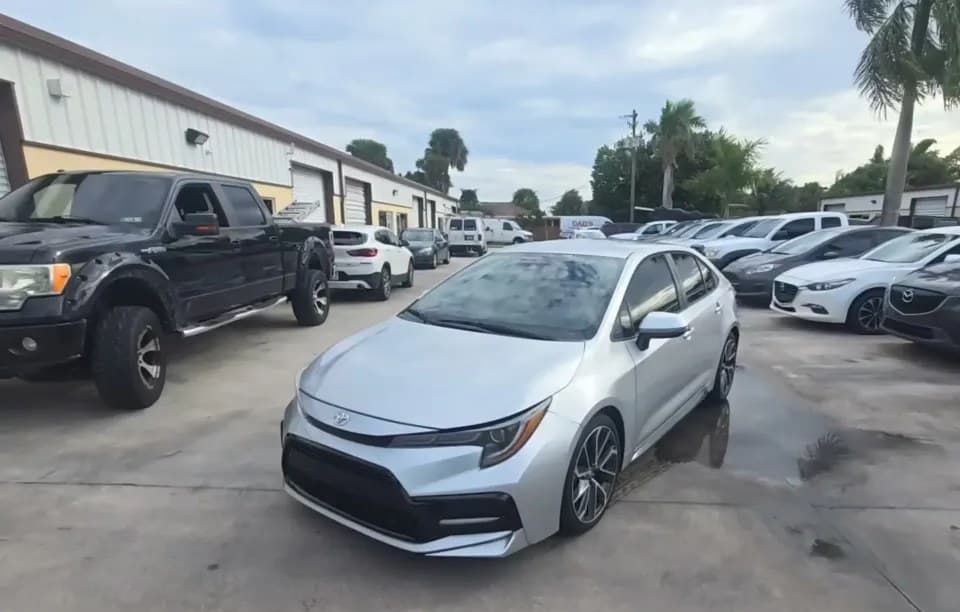 2020 TOYOTA COROLLA SE SEDAN