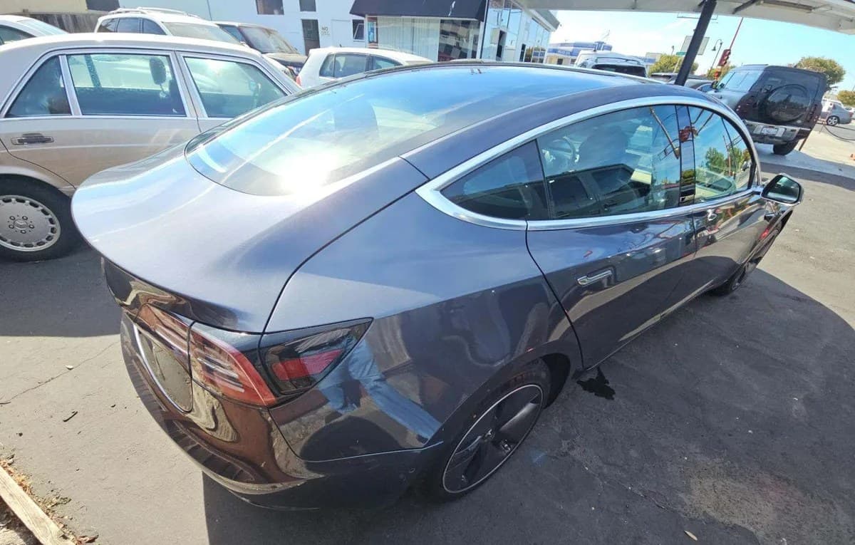 2018 TESLA MODEL 3 MID Range 4