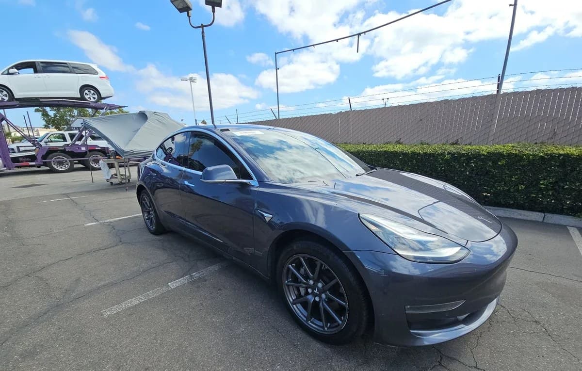 2018 TESLA MODEL 3 MID Range 4