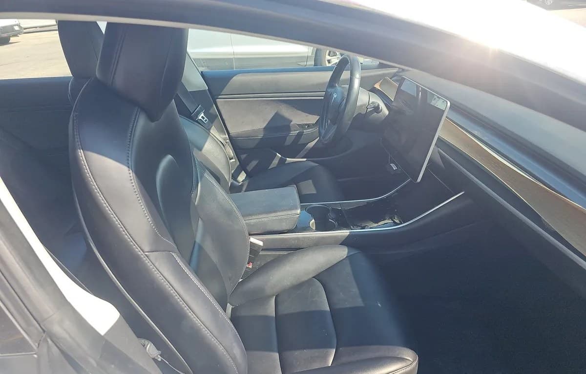 2018 TESLA MODEL 3 LONG RANGE 5
