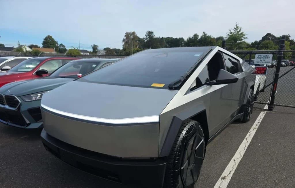 2024 TESLA CYBERTRUCK CREW CAB MEDIUM BED