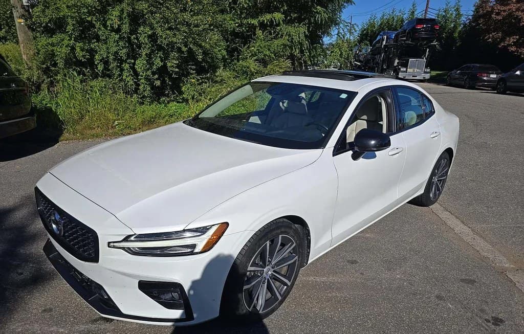 2021 VOLVO S60 T5 MOMENTUM