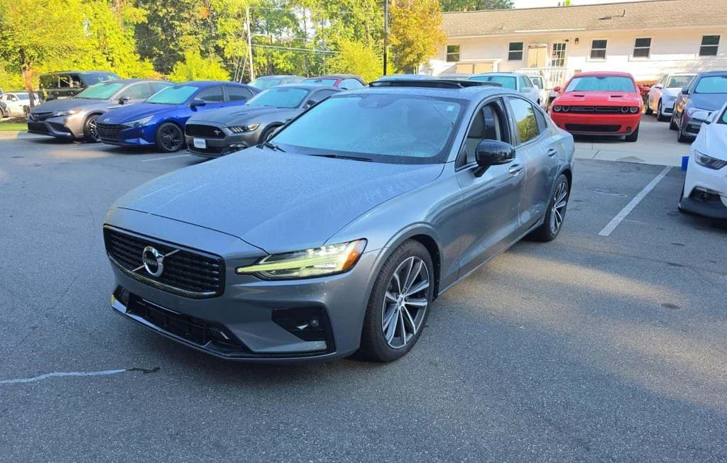 2021 VOLVO S60 T5 MOMENTUM