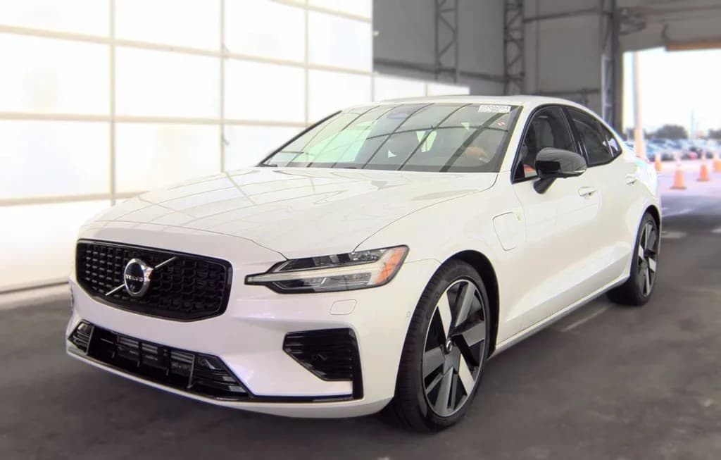 2024 VOLVO S60 RECHARGE PLUG-IN HYBRID T8 PLUS DARK THEME