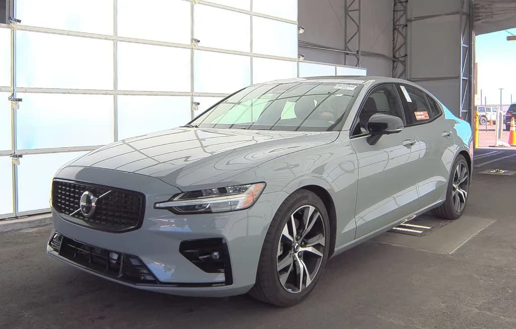 2025 VOLVO S60 B5 PLUS DARK
