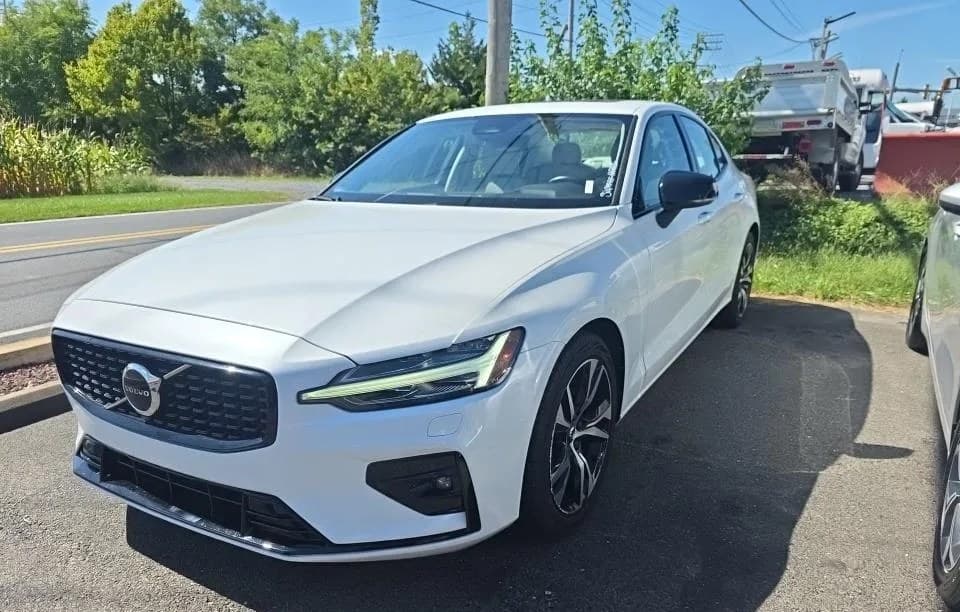 2024 VOLVO S60 B5 CORE DARK