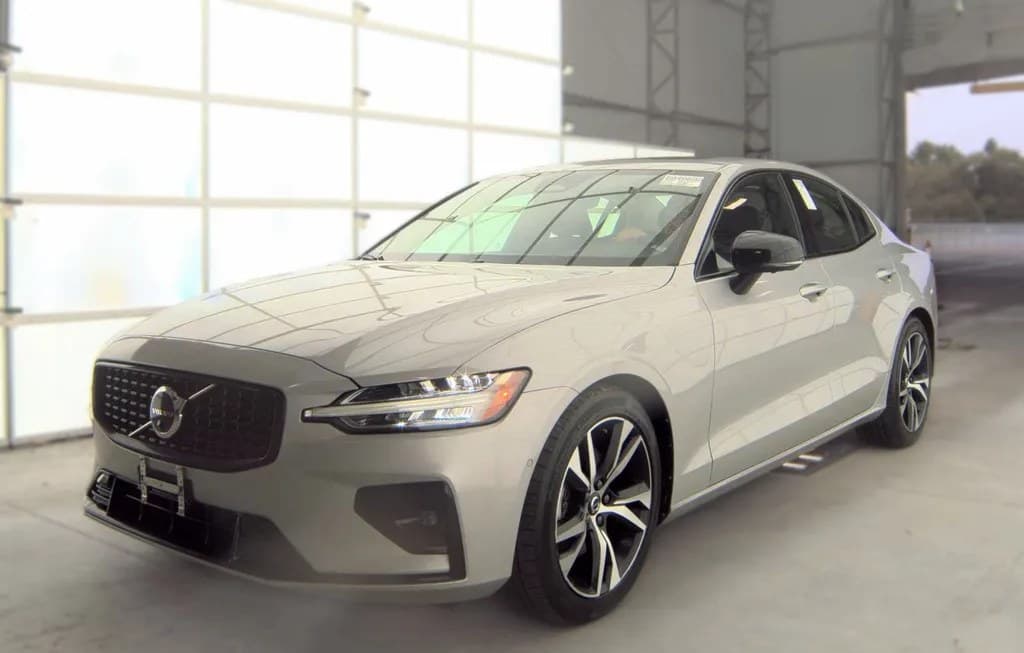 2023 VOLVO S60 B5 PLUS DARK 1