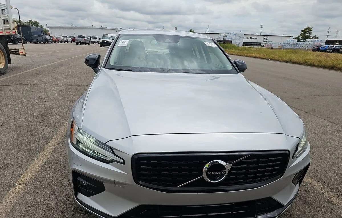 2022 VOLVO S60 B5 Inscription 3