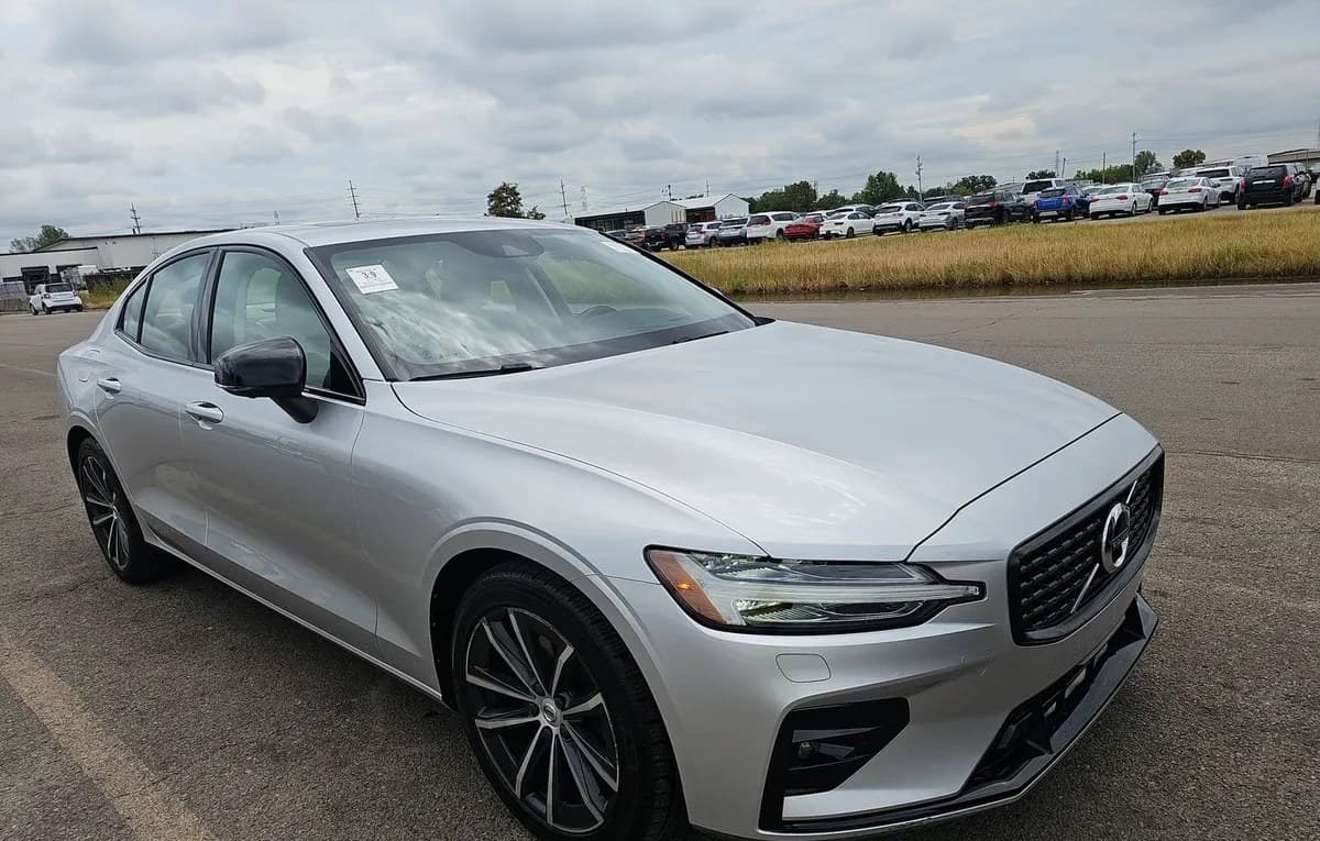2022 VOLVO S60 B5 Inscription 4