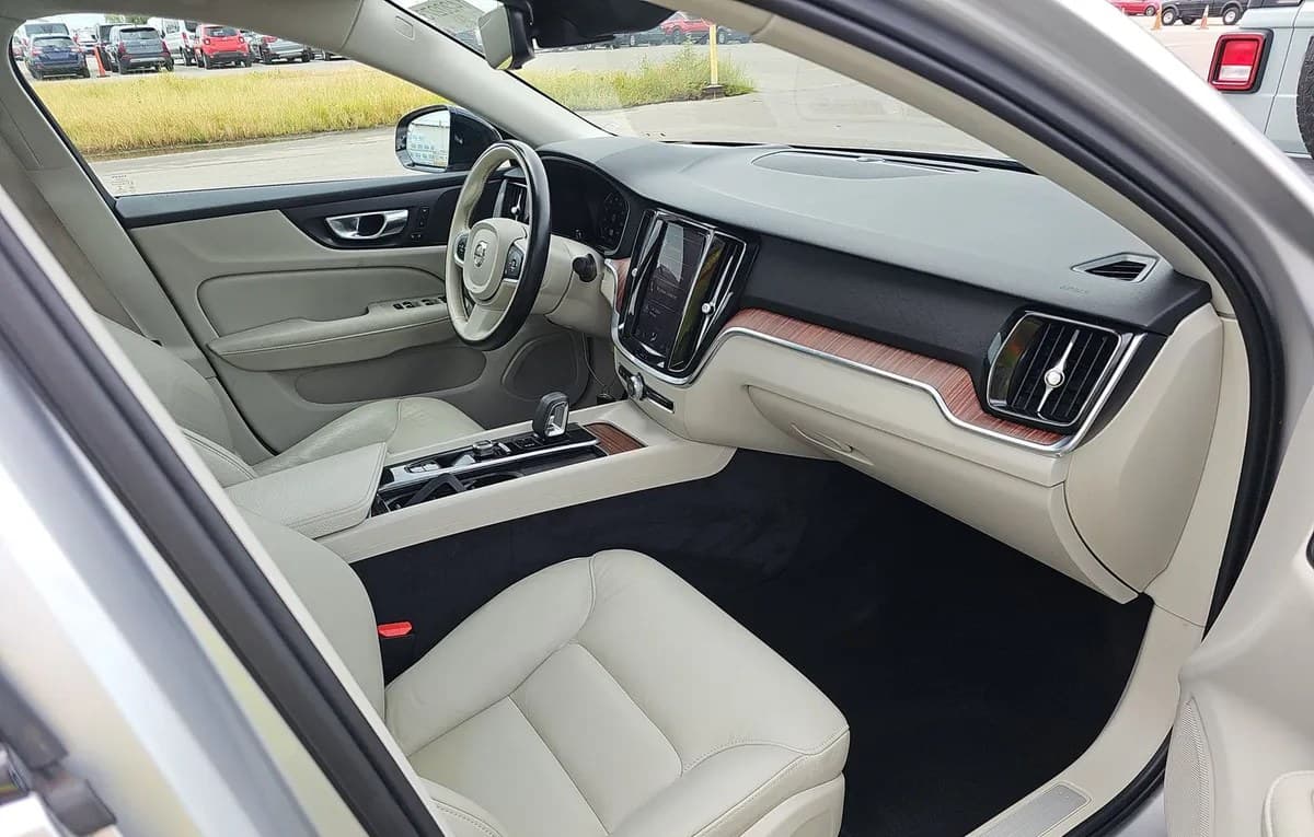 2022 VOLVO S60 B5 Inscription 5