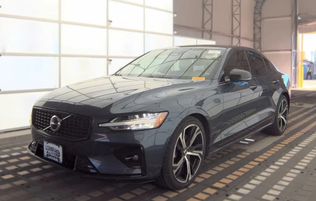 2024 VOLVO S60 B5 CORE DARK