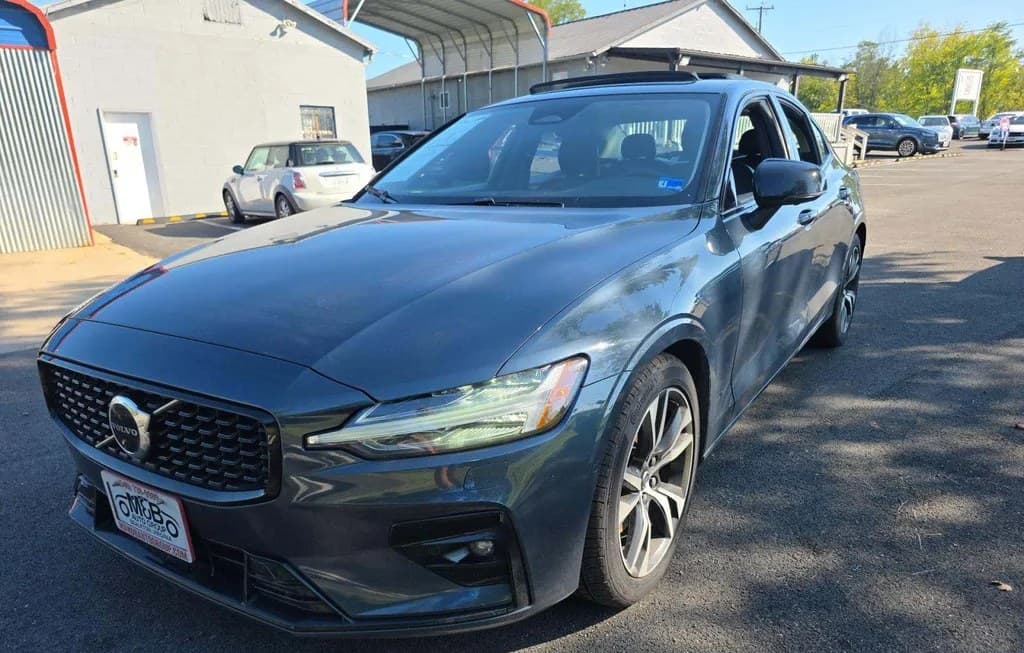 2023 VOLVO S60 B5 PLUS DARK