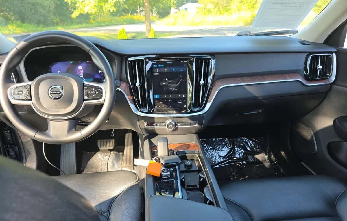2023 VOLVO S60 B5 PLUS DARK 7