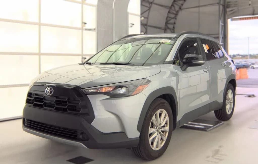 2026 TOYOTA COROLLA CROSS LE