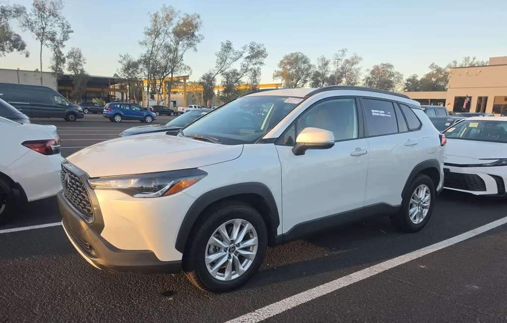 2024 TOYOTA COROLLA CROSS LE