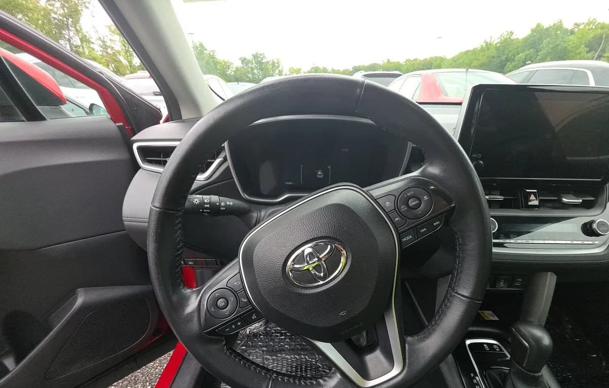 2023 TOYOTA COROLLA CROSS XLE 7
