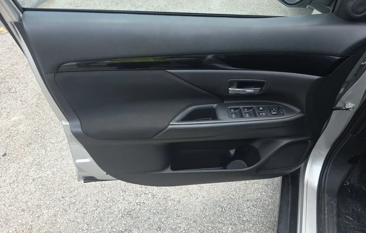 2019 MITSUBISHI OUTLANDER ES 6