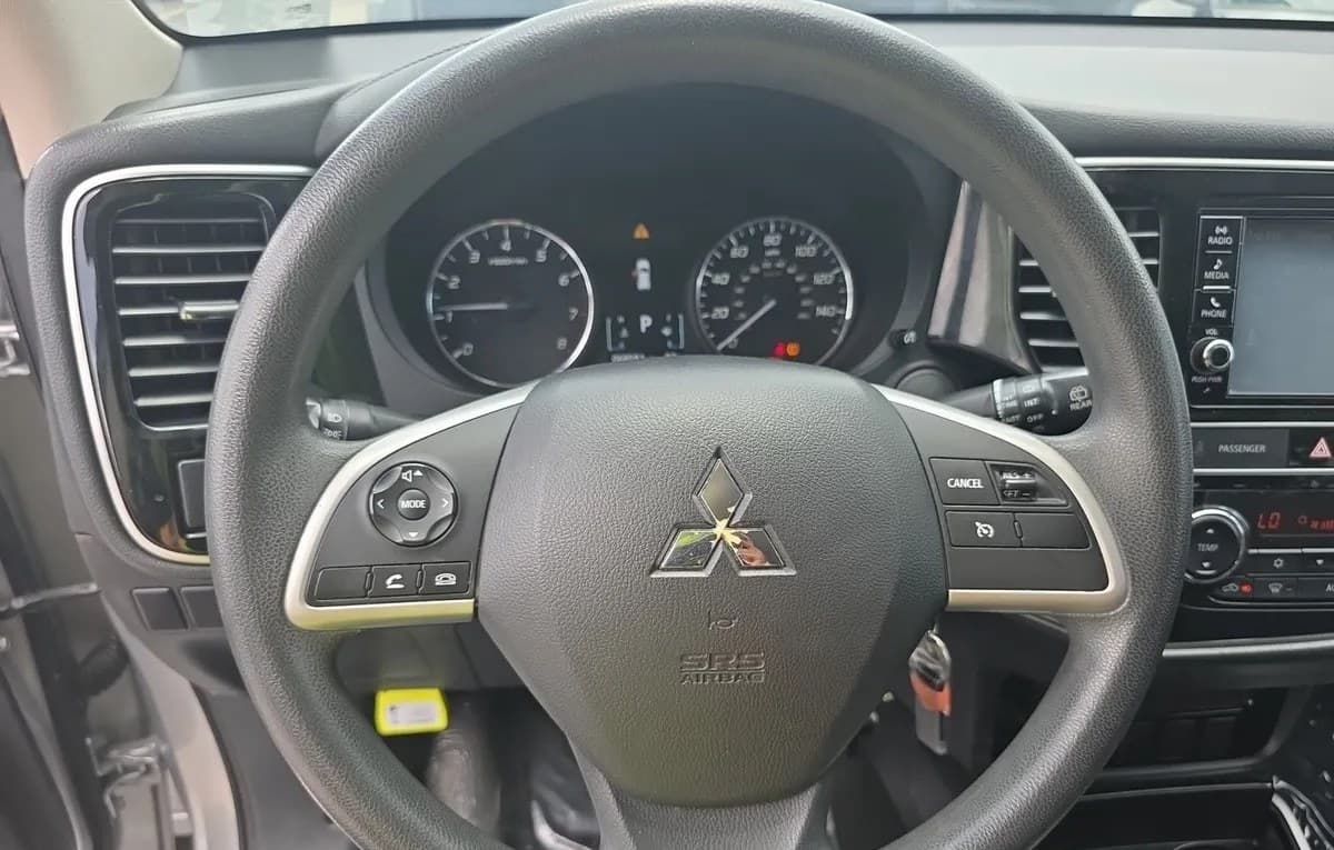 2019 MITSUBISHI OUTLANDER ES 7