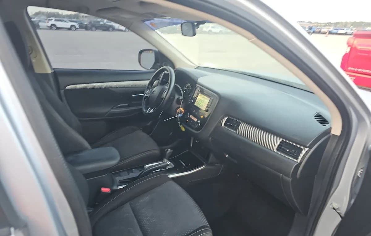 2017 MITSUBISHI OUTLANDER ES 5