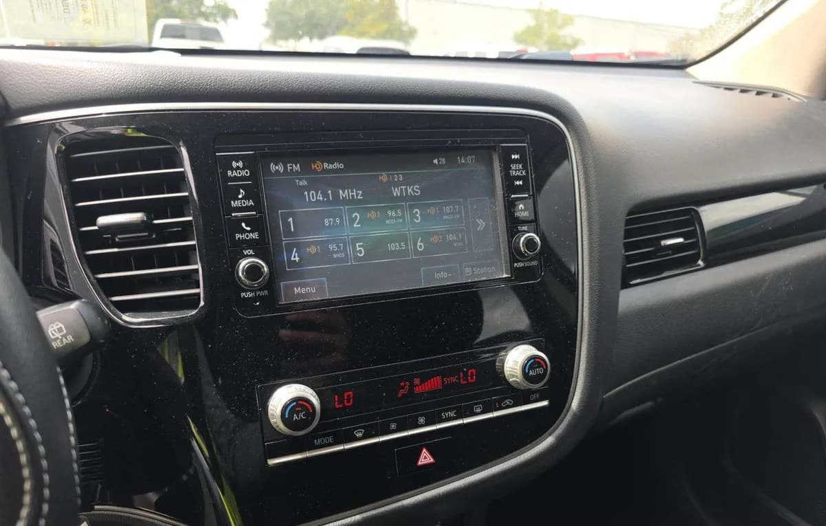 2020 MITSUBISHI OUTLANDER ES 7