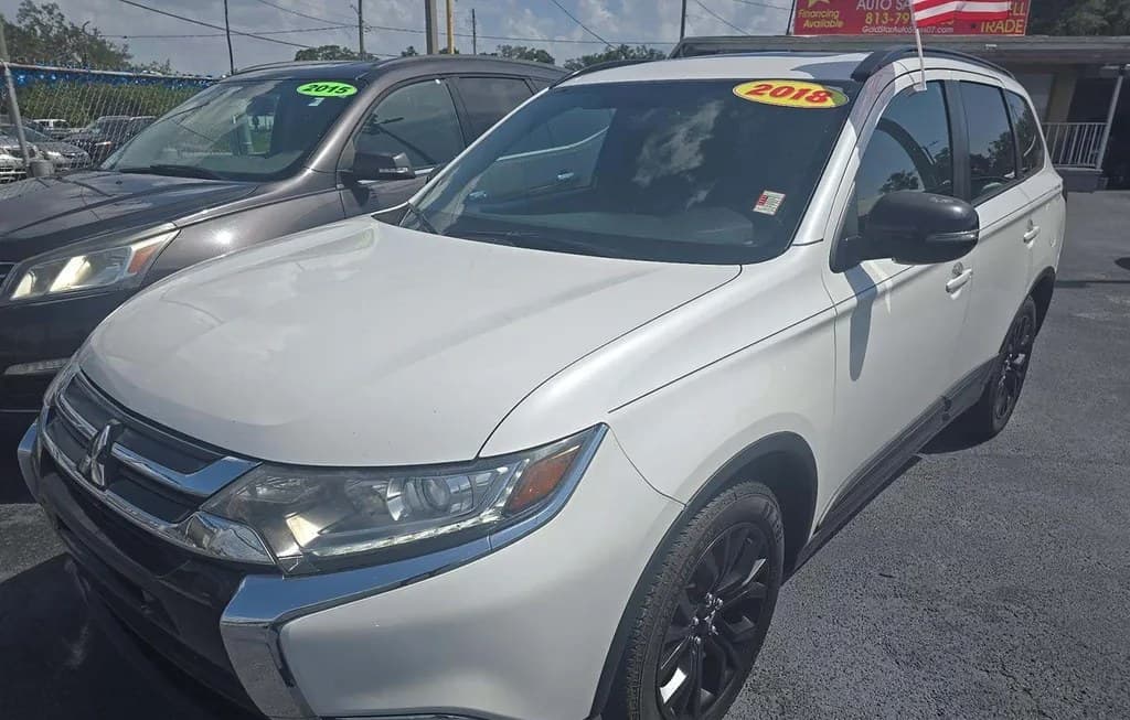 2018 MITSUBISHI OUTLANDER LE 1