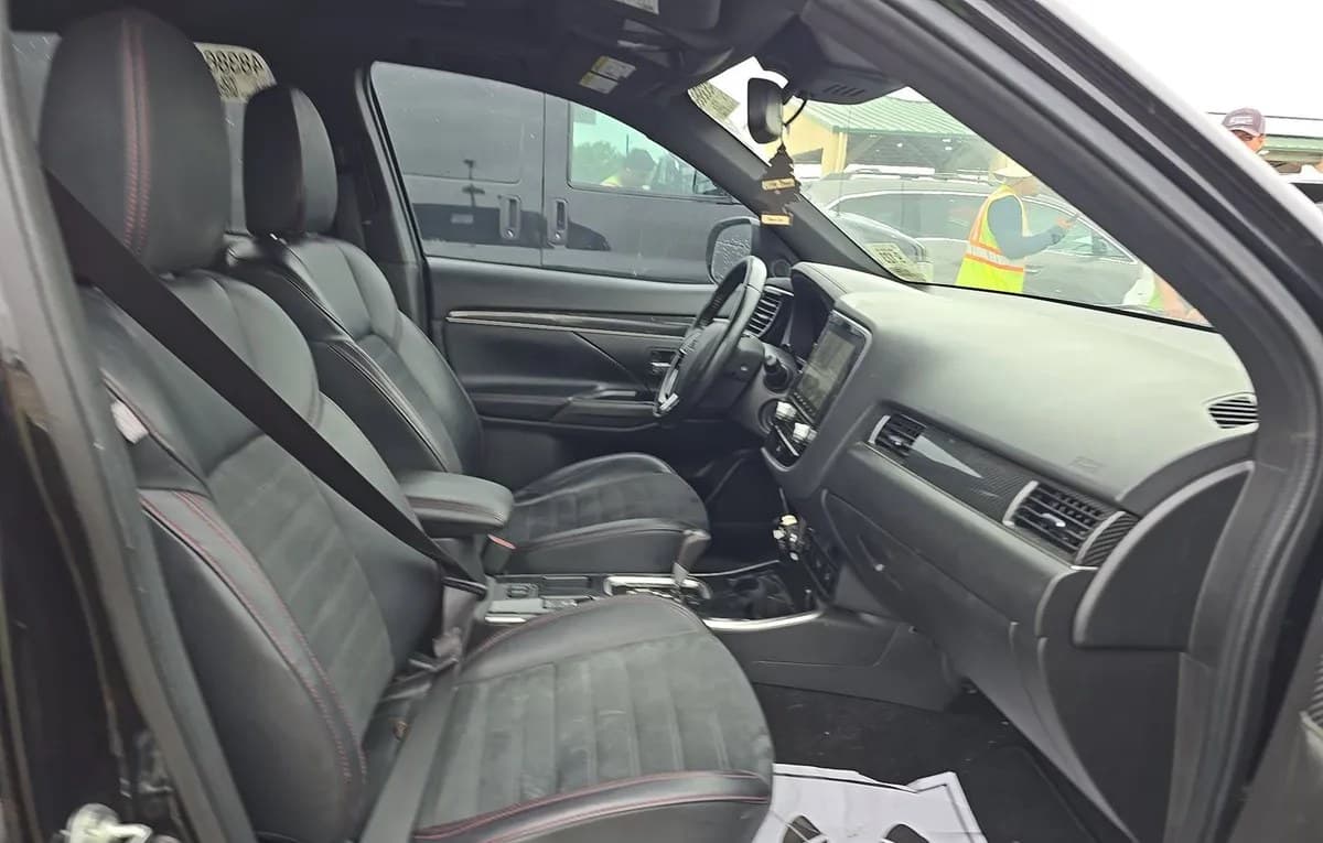 2020 MITSUBISHI OUTLANDER LE 4
