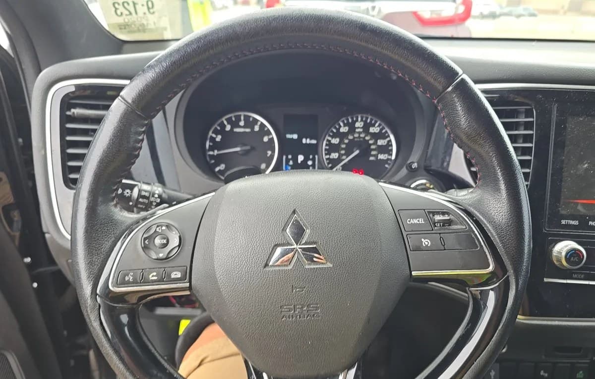 2020 MITSUBISHI OUTLANDER LE 6