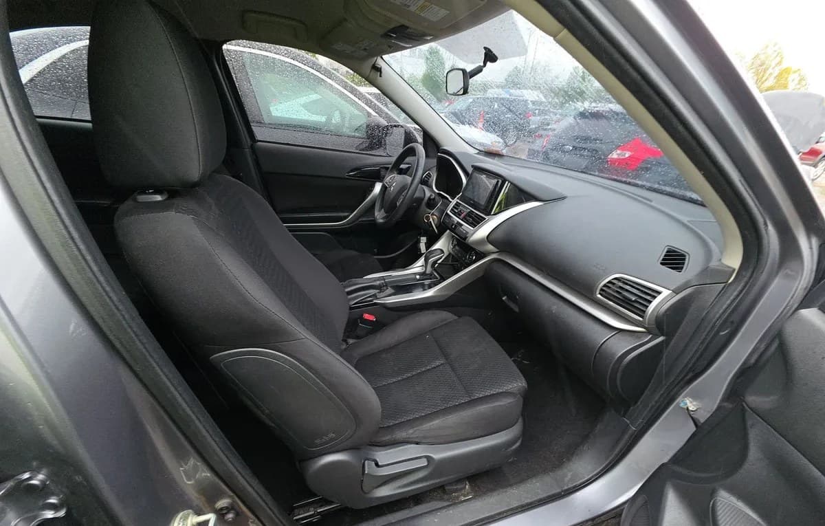 2020 MITSUBISHI ECLIPSE CROSS ES 5
