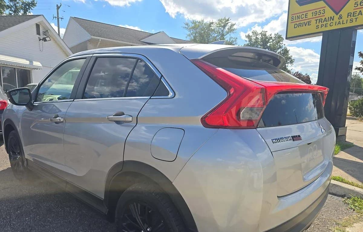 2019 MITSUBISHI ECLIPSE CROSS LE 3
