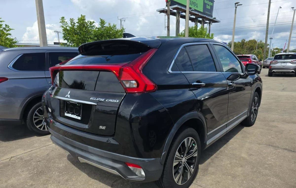 2018 MITSUBISHI ECLIPSE CROSS SE 4