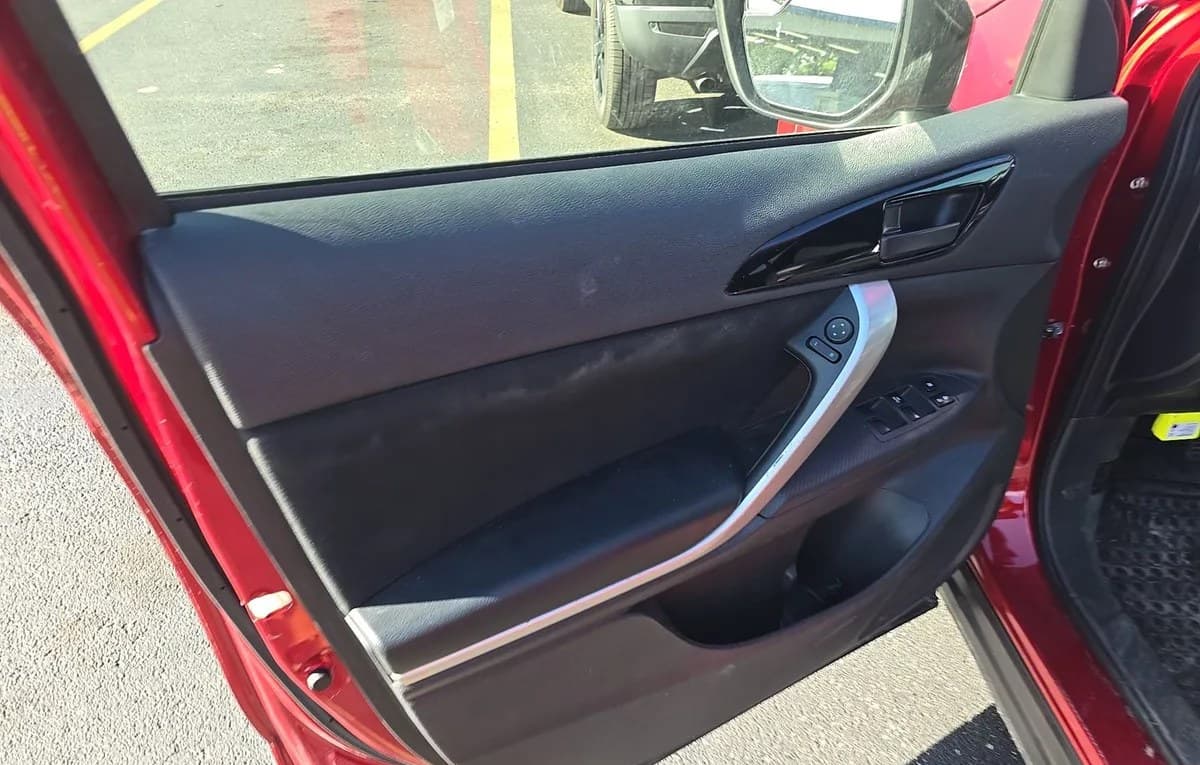 2023 MITSUBISHI ECLIPSE CROSS ES 6