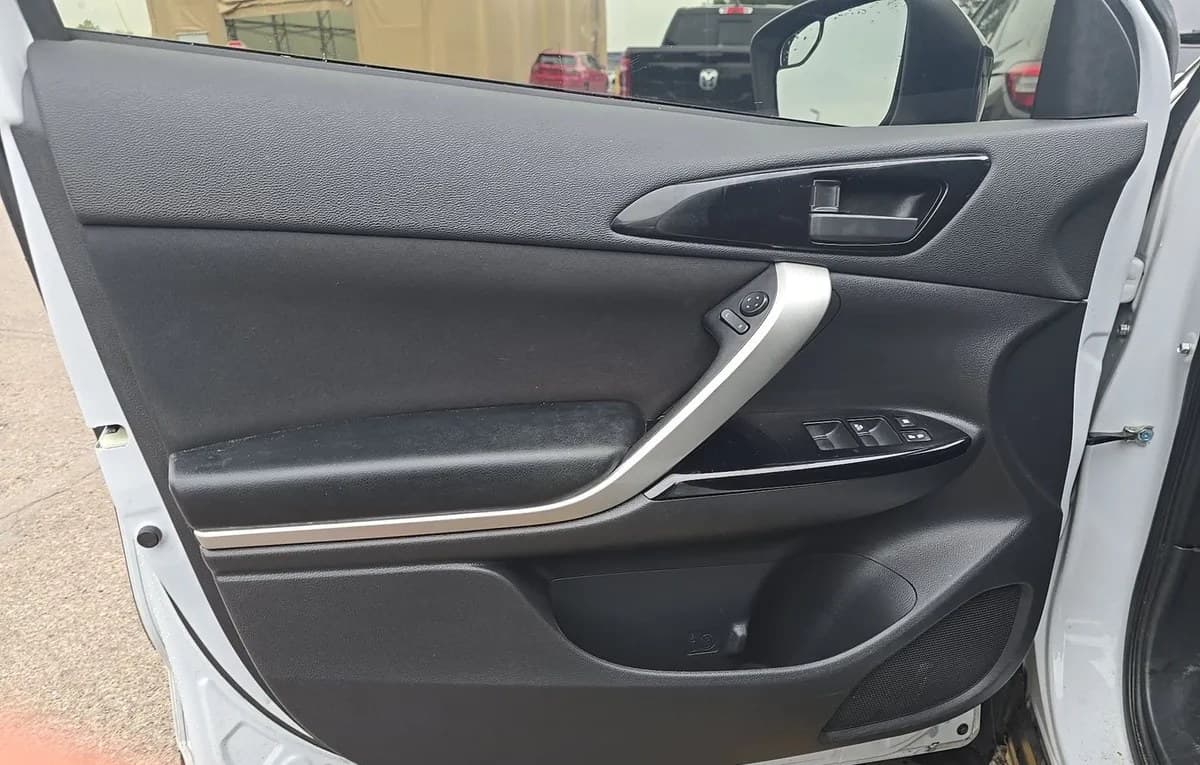 2022 MITSUBISHI ECLIPSE CROSS LE 6