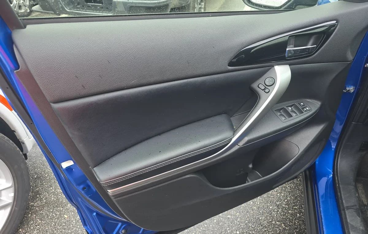 2025 MITSUBISHI ECLIPSE CROSS SE 6