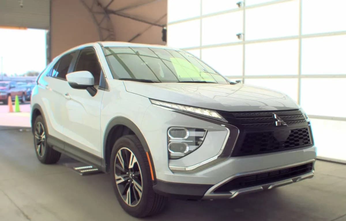 2025 MITSUBISHI ECLIPSE CROSS SE 4