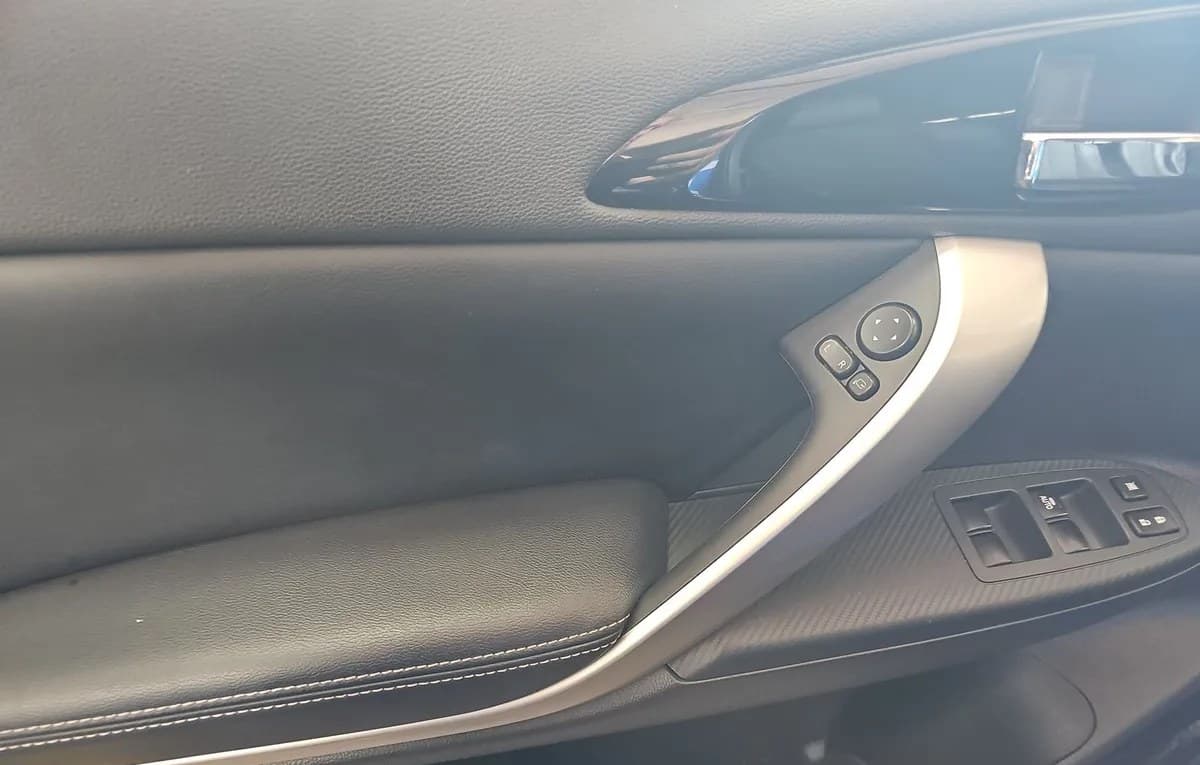 2025 MITSUBISHI ECLIPSE CROSS SE 6