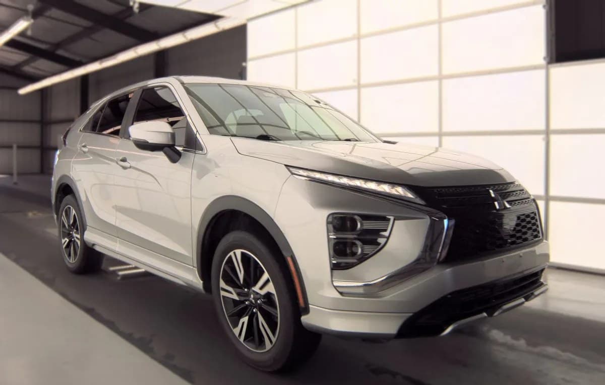 2023 MITSUBISHI ECLIPSE CROSS SE 4