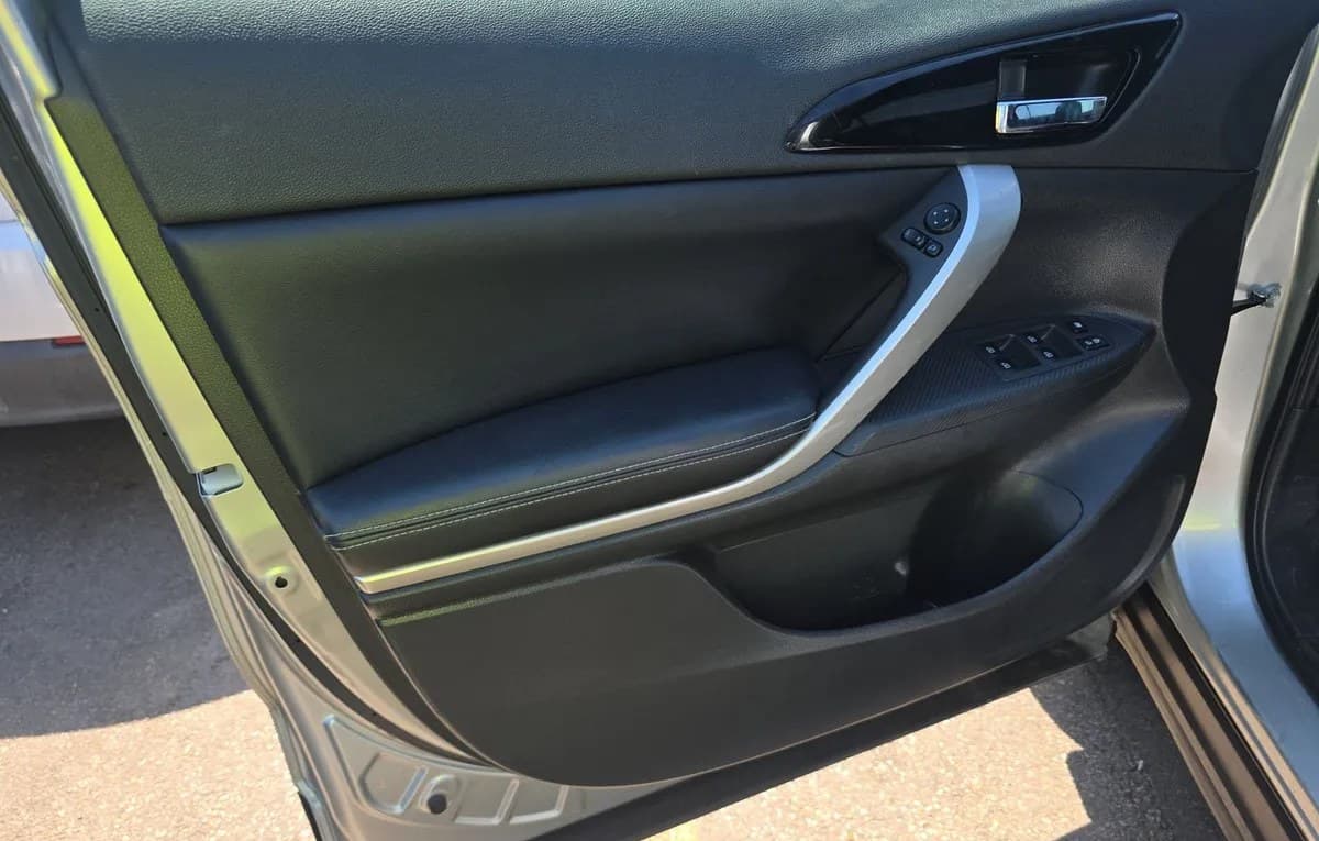 2023 MITSUBISHI ECLIPSE CROSS SE 6