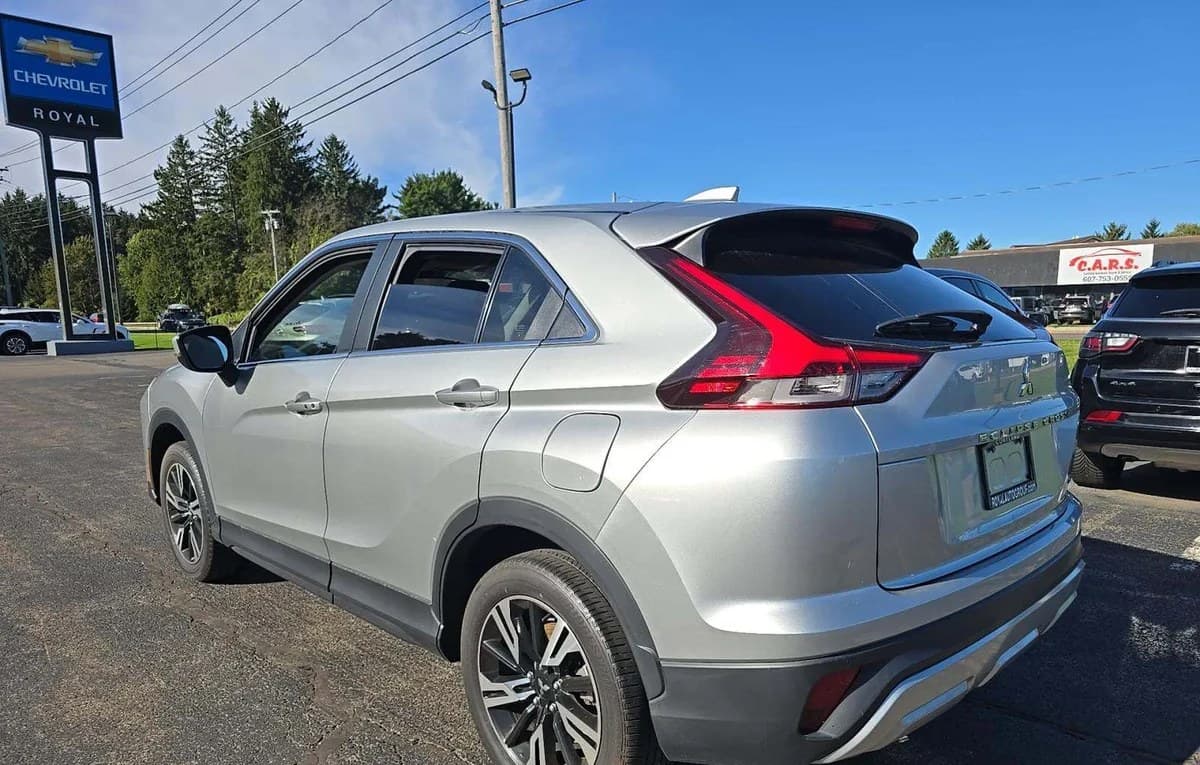 2024 MITSUBISHI ECLIPSE CROSS SE 3