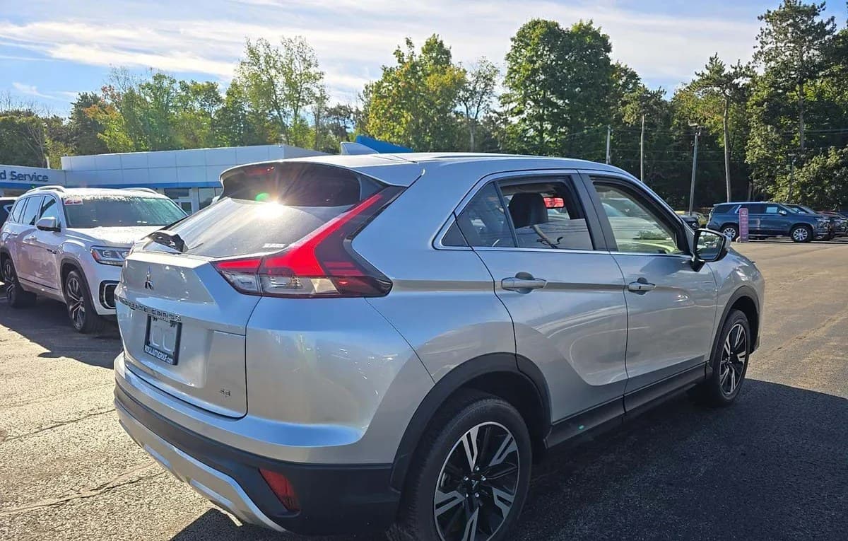 2024 MITSUBISHI ECLIPSE CROSS SE 4