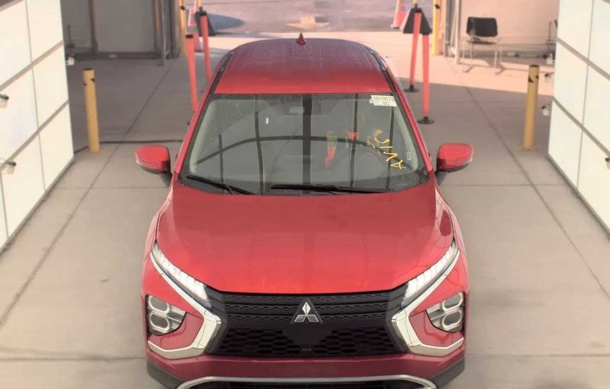 2025 MITSUBISHI ECLIPSE CROSS SE 3