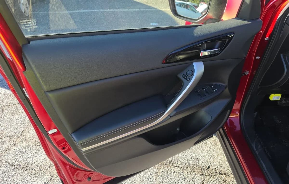 2025 MITSUBISHI ECLIPSE CROSS SE 6