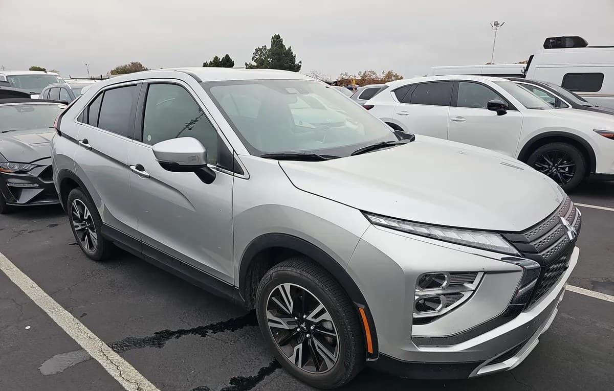 2025 MITSUBISHI ECLIPSE CROSS SE 4