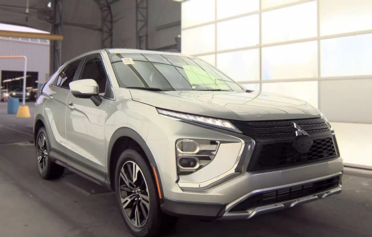 2025 MITSUBISHI ECLIPSE CROSS SE 4