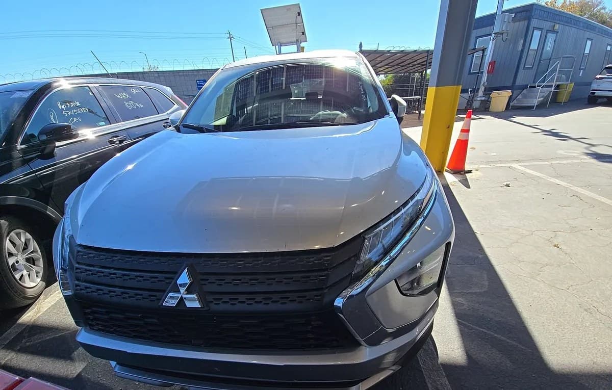 2025 MITSUBISHI ECLIPSE CROSS SE 3