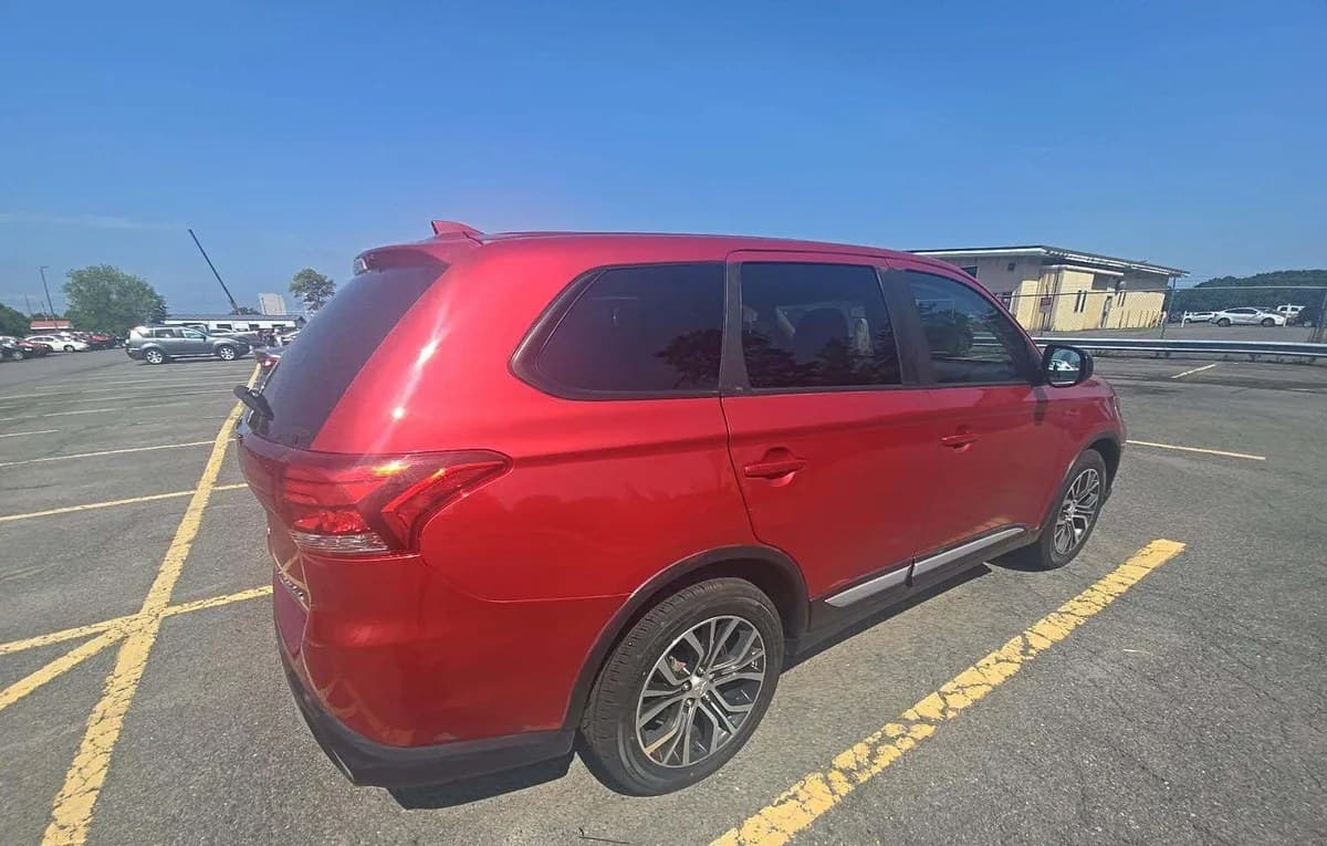 2018 MITSUBISHI OUTLANDER LE 4