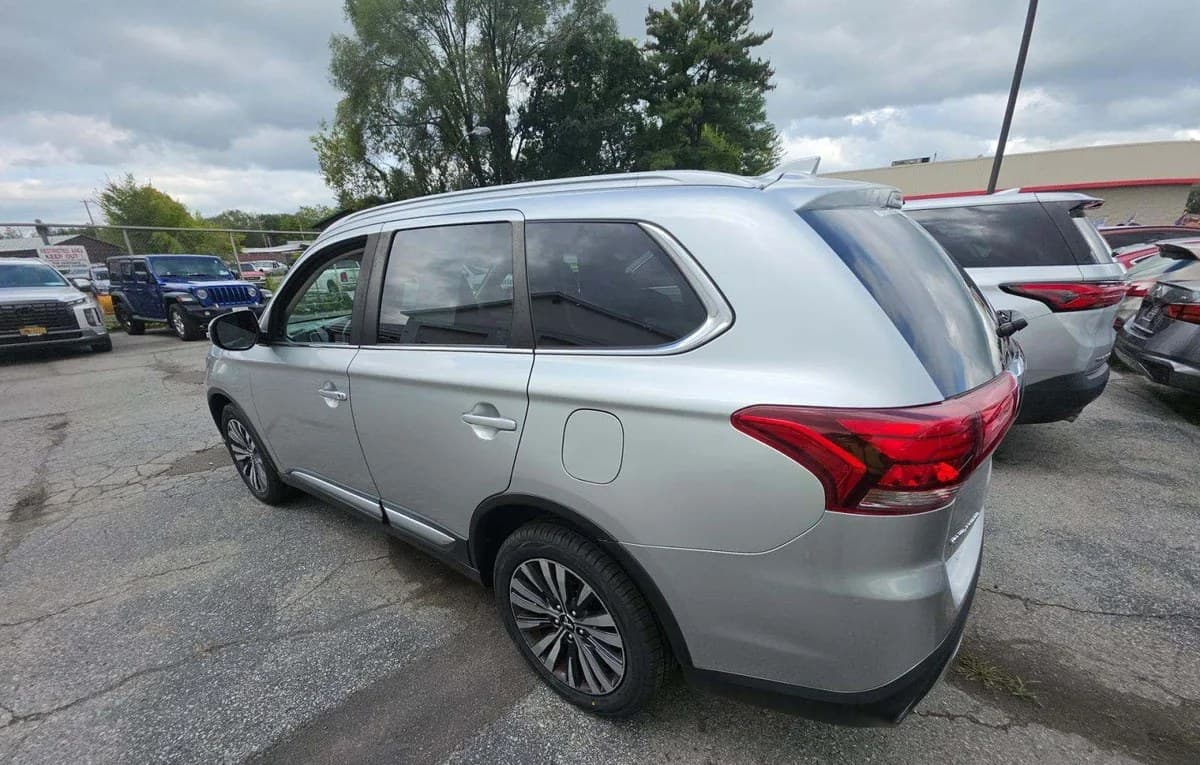 2020 MITSUBISHI OUTLANDER SEL 3