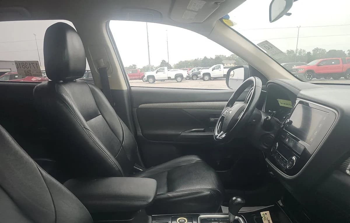 2017 MITSUBISHI OUTLANDER SE 4