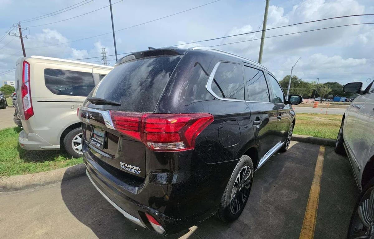 2018 MITSUBISHI OUTLANDER PHEV SE 4
