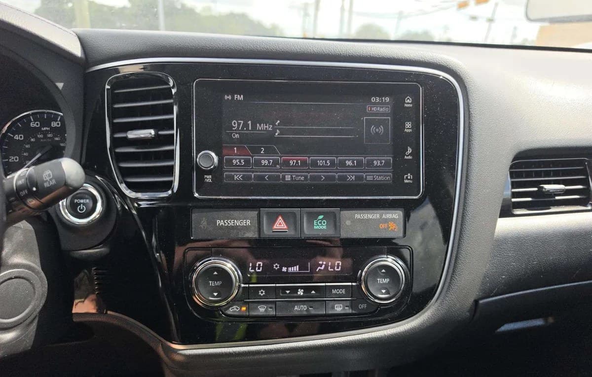 2018 MITSUBISHI OUTLANDER PHEV SE 7